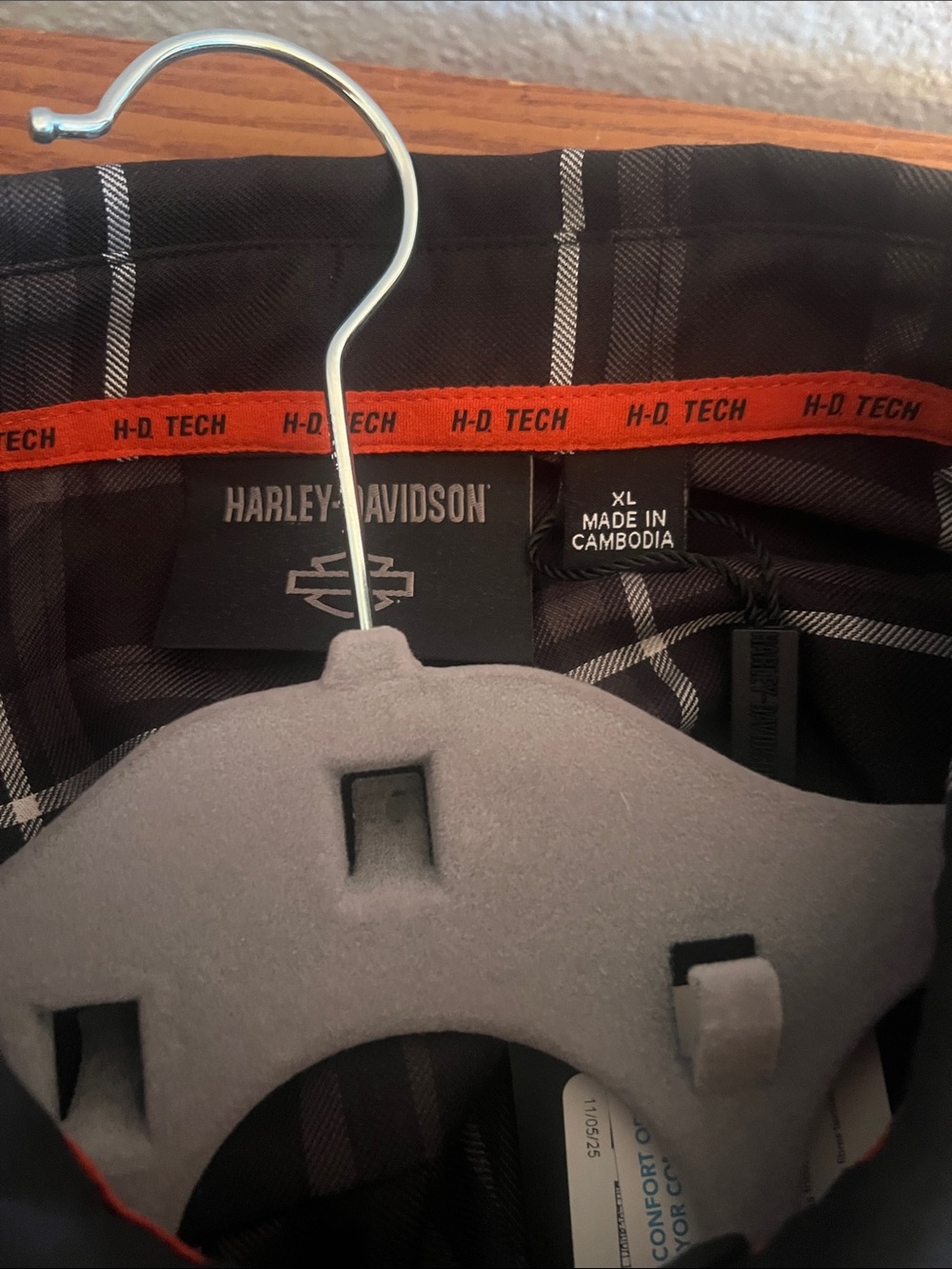 Harley-Davidson Black Plaid Button-Down Shirt with Orange Logo - Picture 2 of 3